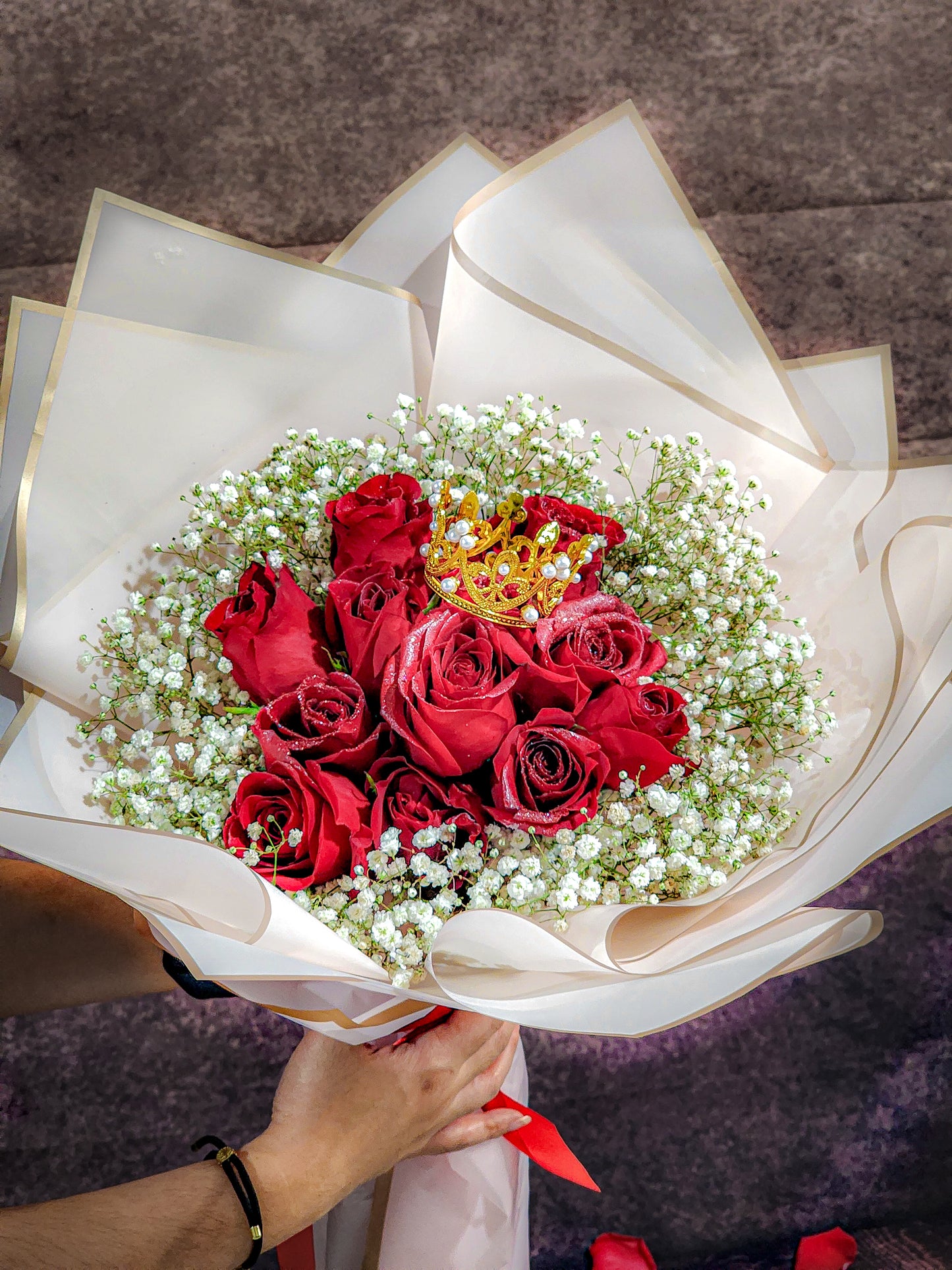 12 roses bouquet with gypsophila