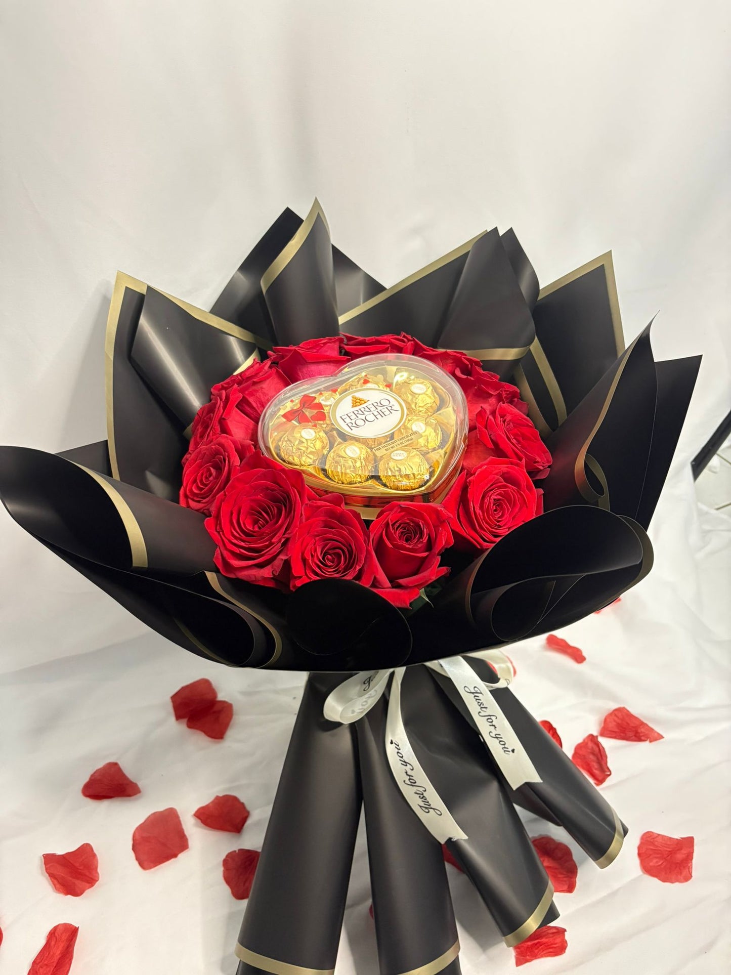 12 roses & ferrero heart