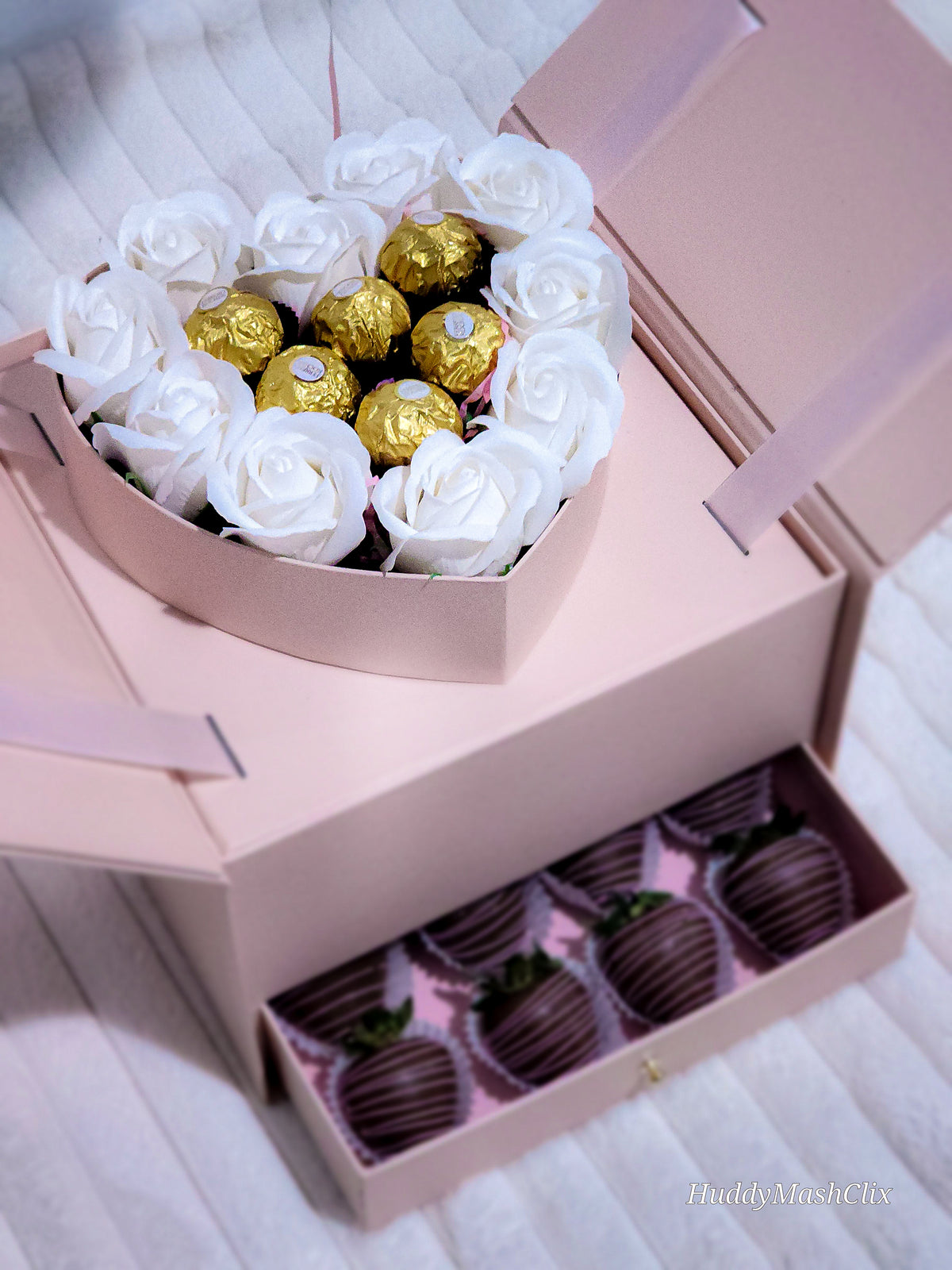 Pull up heart box