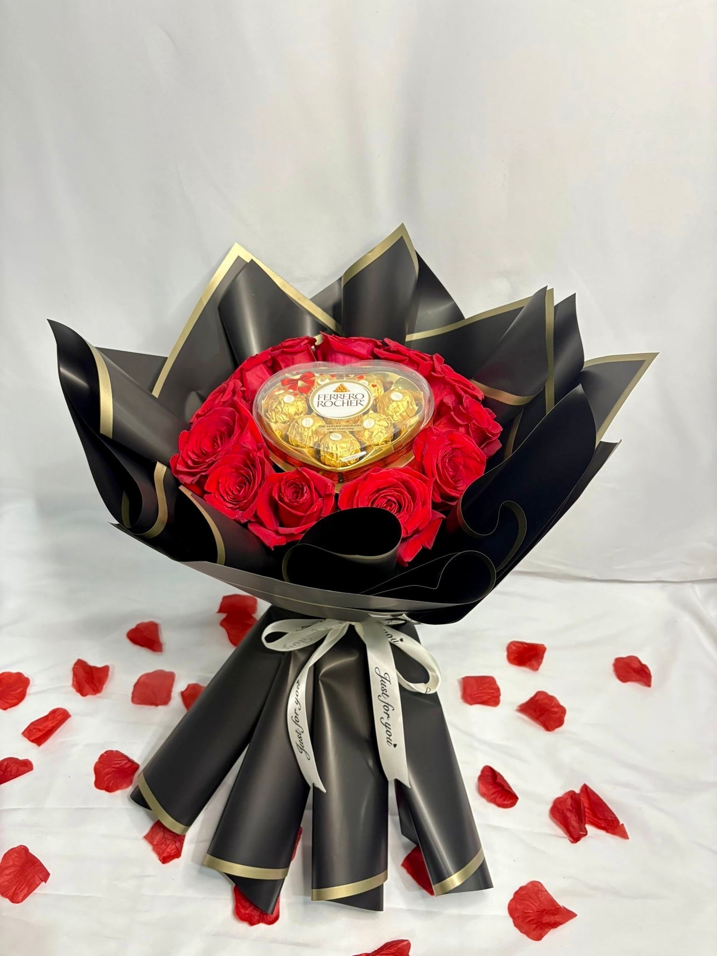 12 roses & ferrero heart